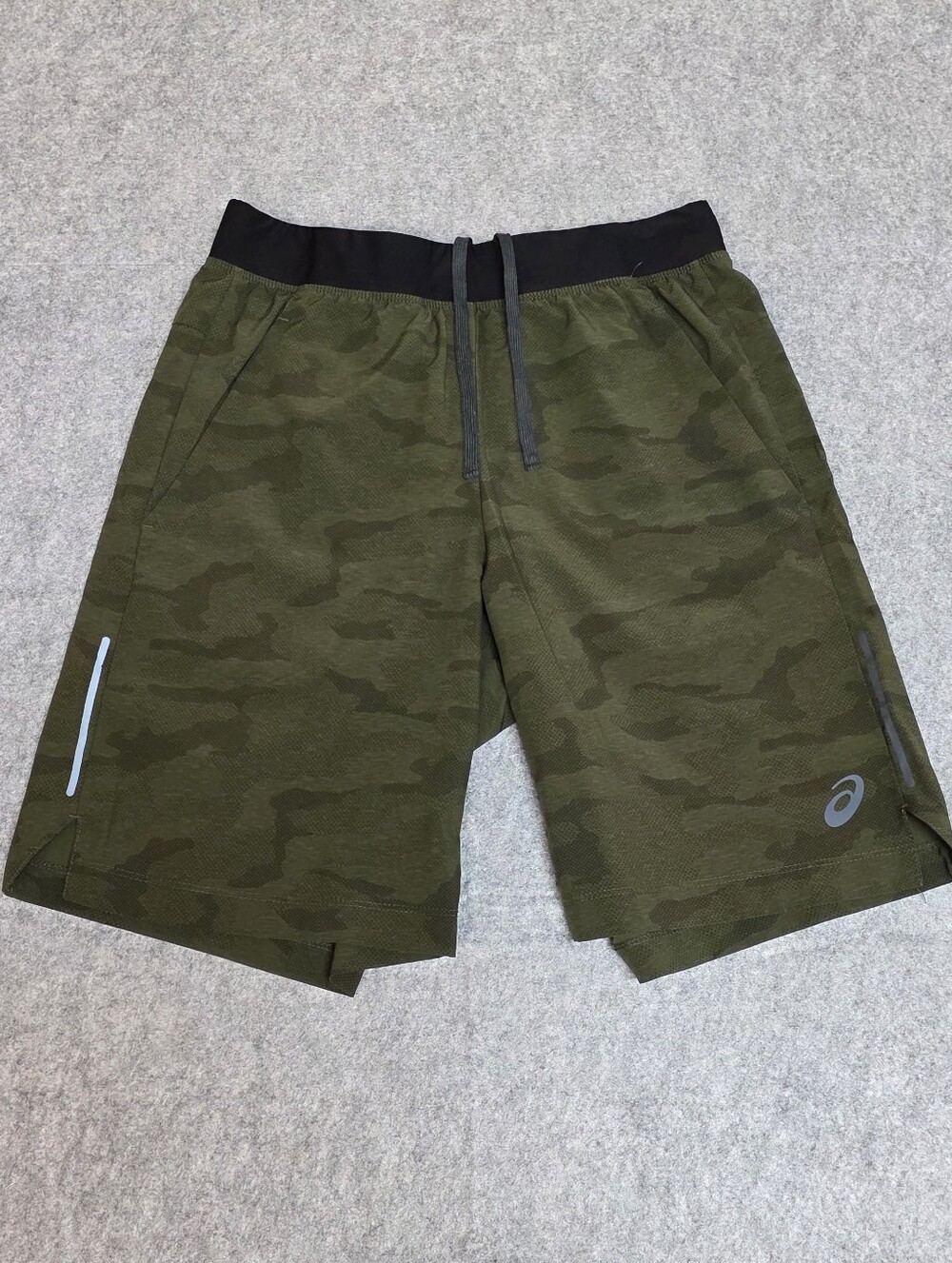 ASICS Men’s Green Camo Running Shorts Small